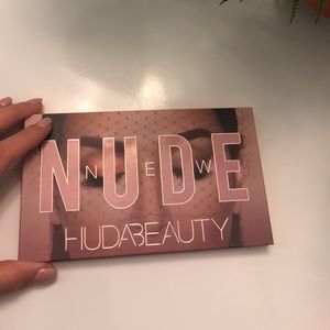Huda beauty nude pallet